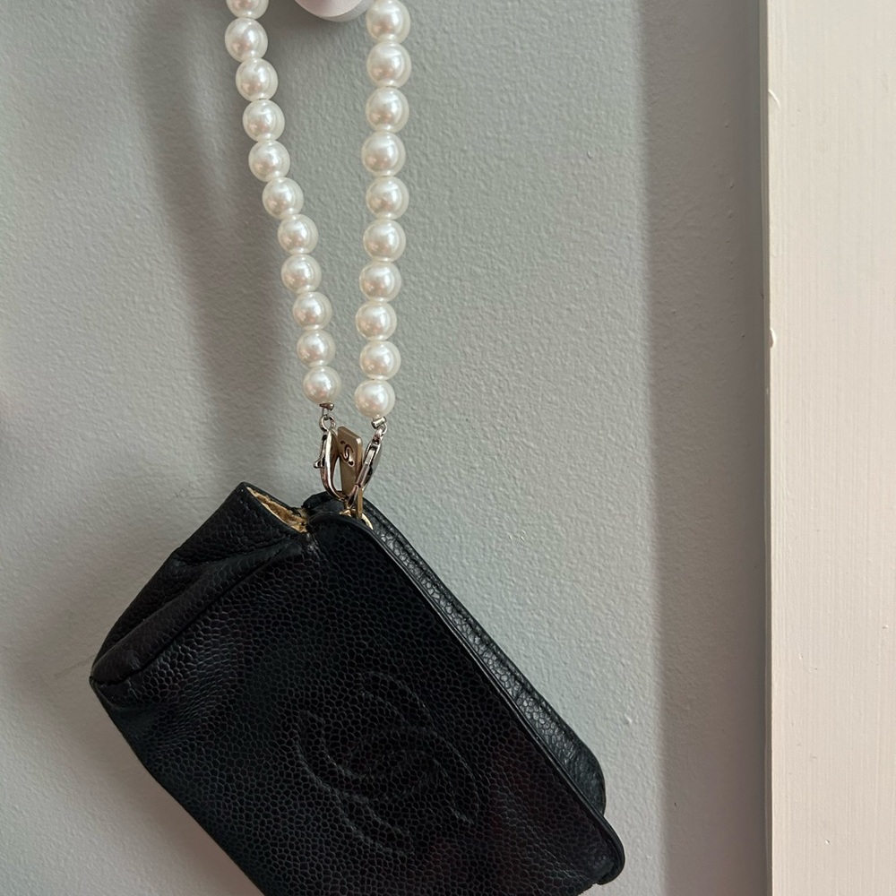 EUC Chanel Caviar Pouch w/COA 💫 - Picture 2 of 12